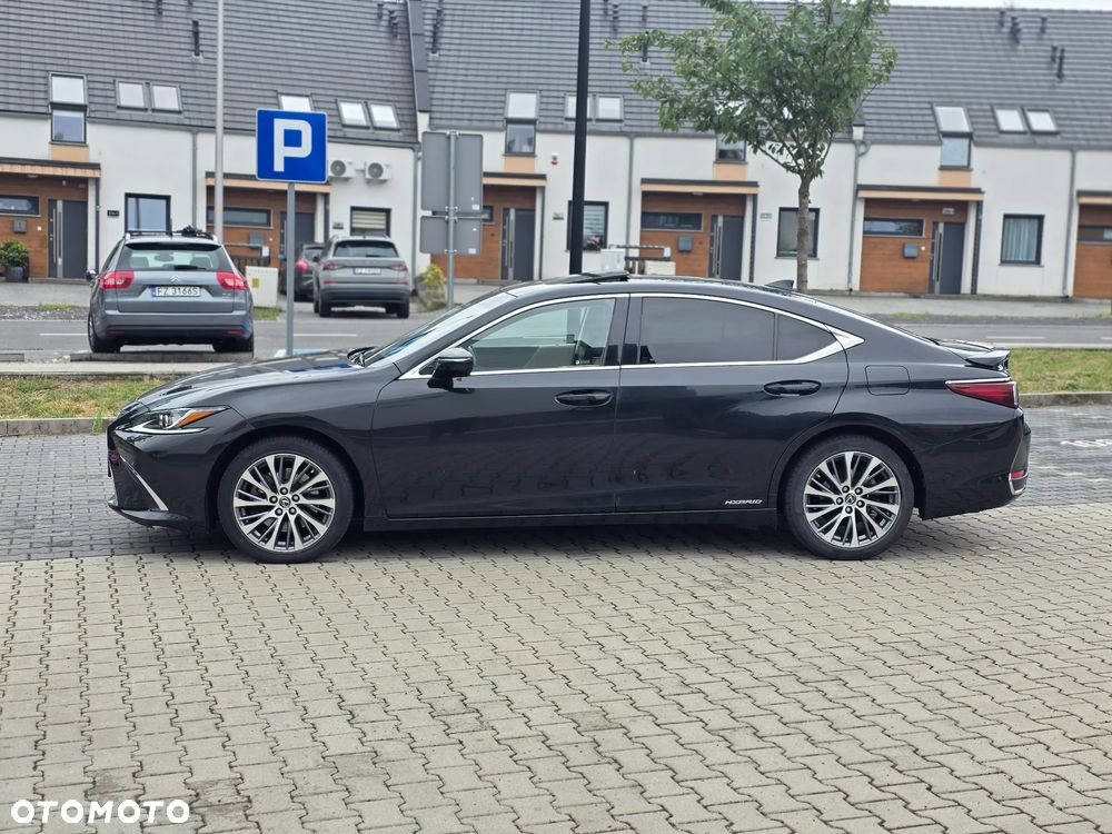 Lexus ES 300h Business Edition + - 4