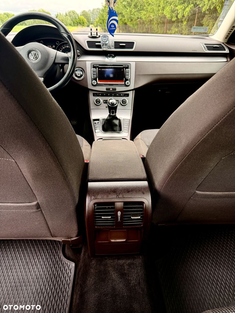Volkswagen Passat 2.0 TDI Comfortline - 16