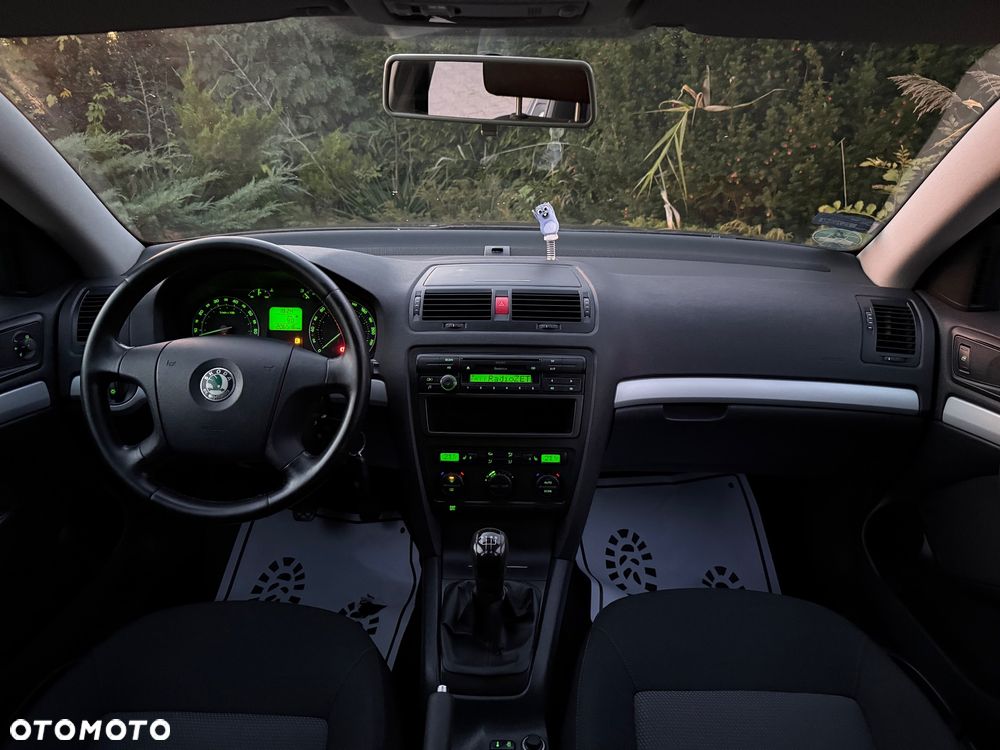 Skoda Octavia 1.6 Ambiente - 14