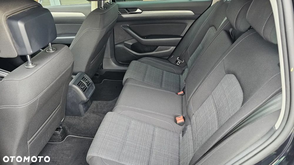 Volkswagen Passat Variant 2.0 TDI EVO Business DSG - 8