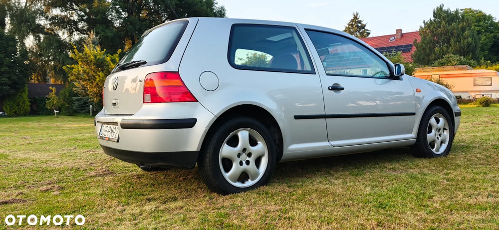Volkswagen Golf 1.6 Comfortline - 3