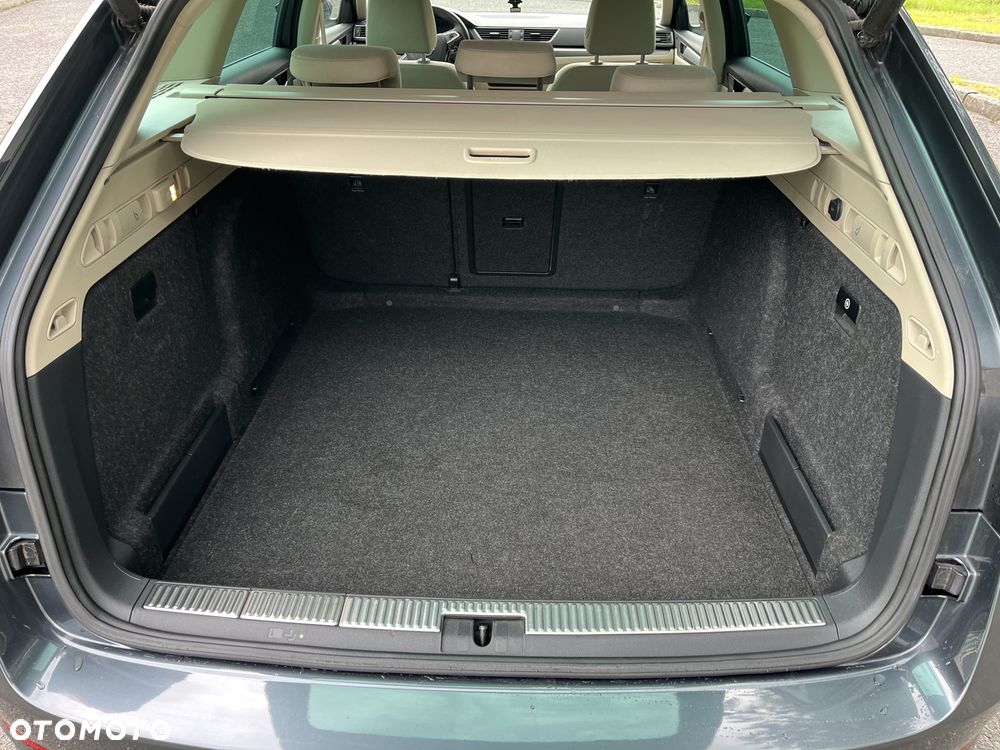 Skoda Superb 2.0 TDI DSG Premium Edition - 11