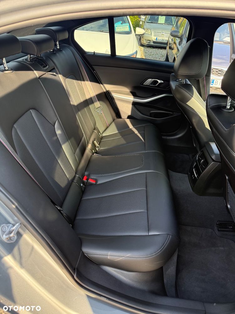 BMW Seria 3 318i - 9