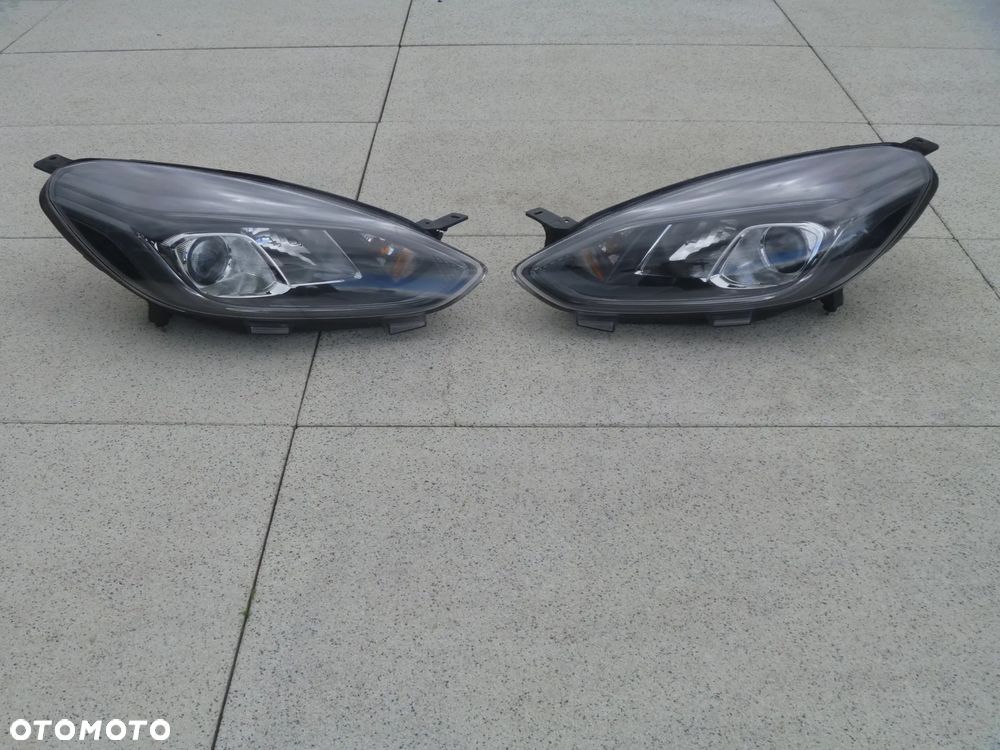FORD FIESTA MK8 BŁOTNIK PRAWY ORYGINAŁ - 17
