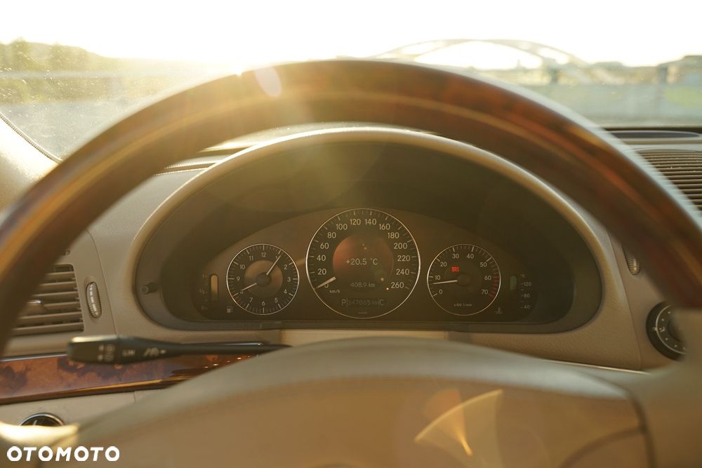 Mercedes-Benz Klasa E 500 4-Matic T Elegance - 11
