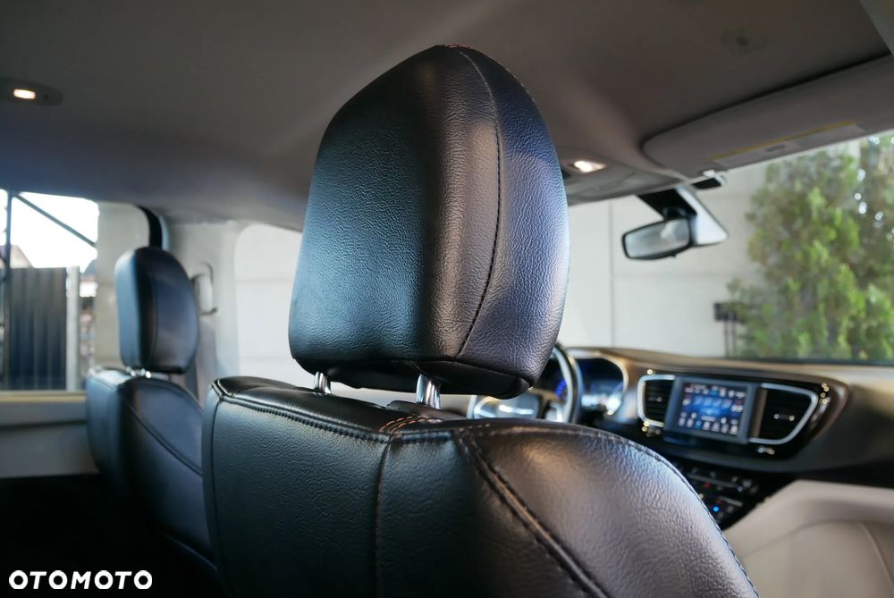 Chrysler Pacifica - 26