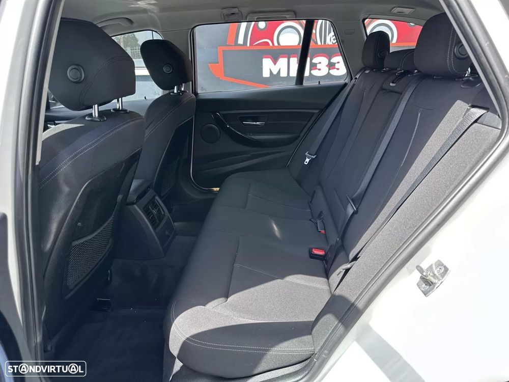 BMW 318 d Sport Line - 24