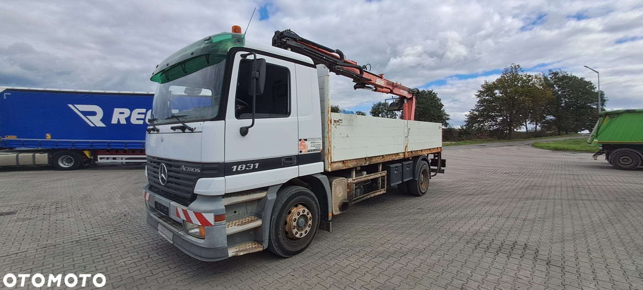 Mercedes-Benz Pojazd ciężarowy Mercedes Benz 1831 zabudowa skrzynia + HDS - 10