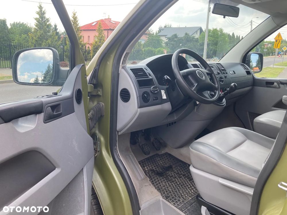Volkswagen Caravelle - 5