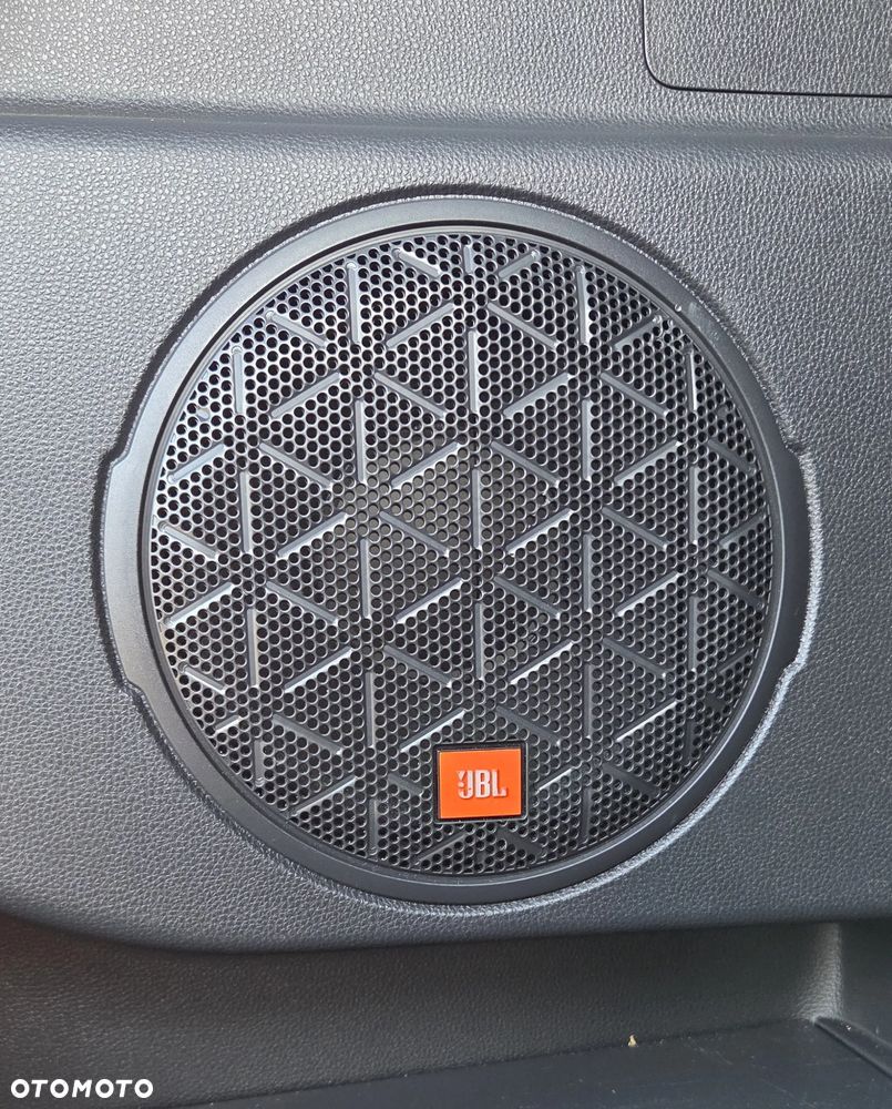 Toyota RAV4 2.5 Hybrid Black Edition by JBL 4x4 - 11