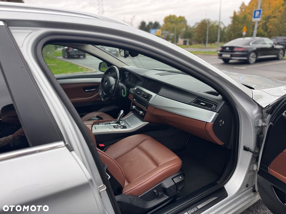 BMW Seria 5 525d Luxury Line - 25