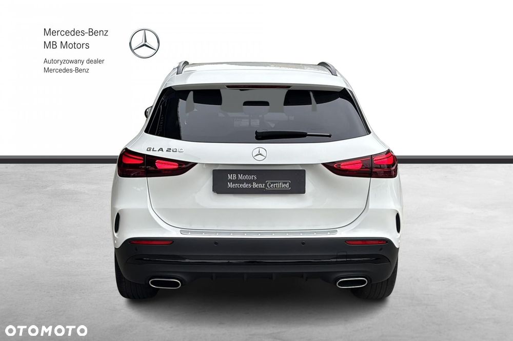 Mercedes-Benz GLA - 4