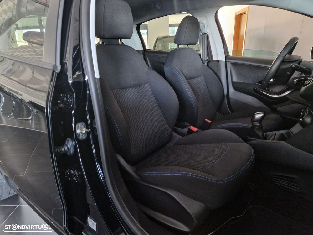 Peugeot 208 1.2 PureTech Signature - 16
