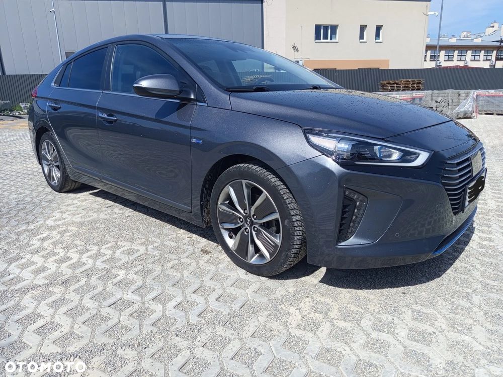 Hyundai IONIQ - 3