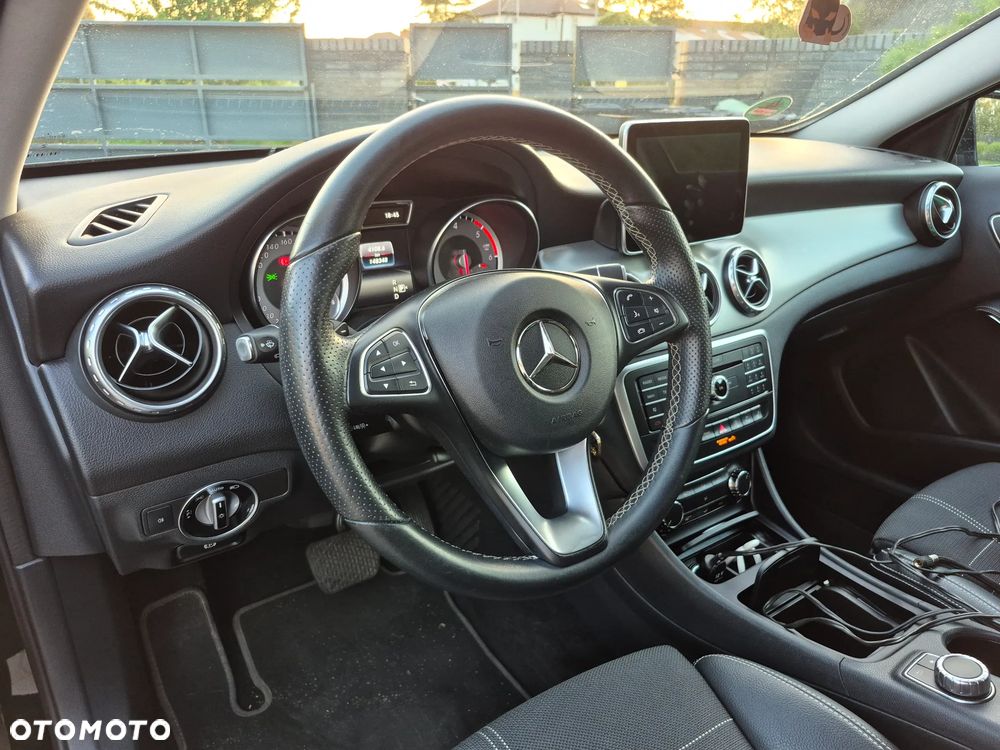Mercedes-Benz GLA 200 d 7G-DCT AMG Line - 10
