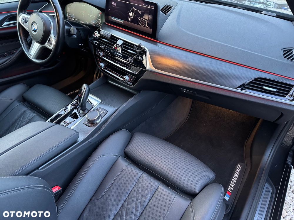 BMW Seria 5 530e xDrive M Sport Edition - 15