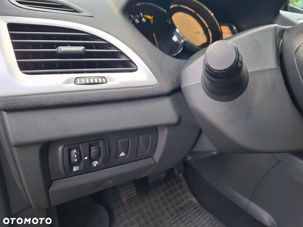 Renault Megane TCe 130 Paris - 22