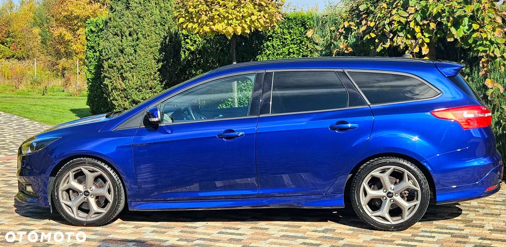 Ford Focus Turnier 2.0 EcoBoost ST mit Leder-Exclusiv-Paket - 12