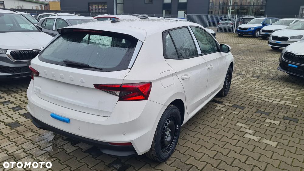 Skoda Fabia 1.0 Essence - 5