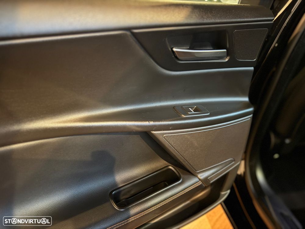 Jaguar XE 2.0 D R-Dynamic HSE - 34