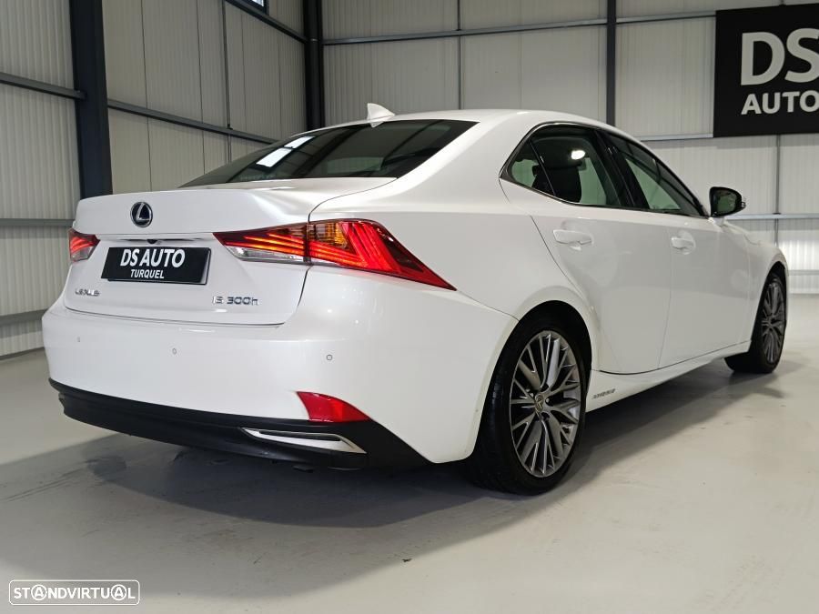 Lexus IS 300H - 6