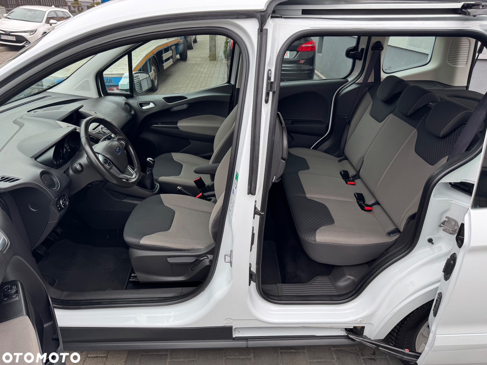 Ford Tourneo Courier 1.5 TDCi S&S Trend - 7