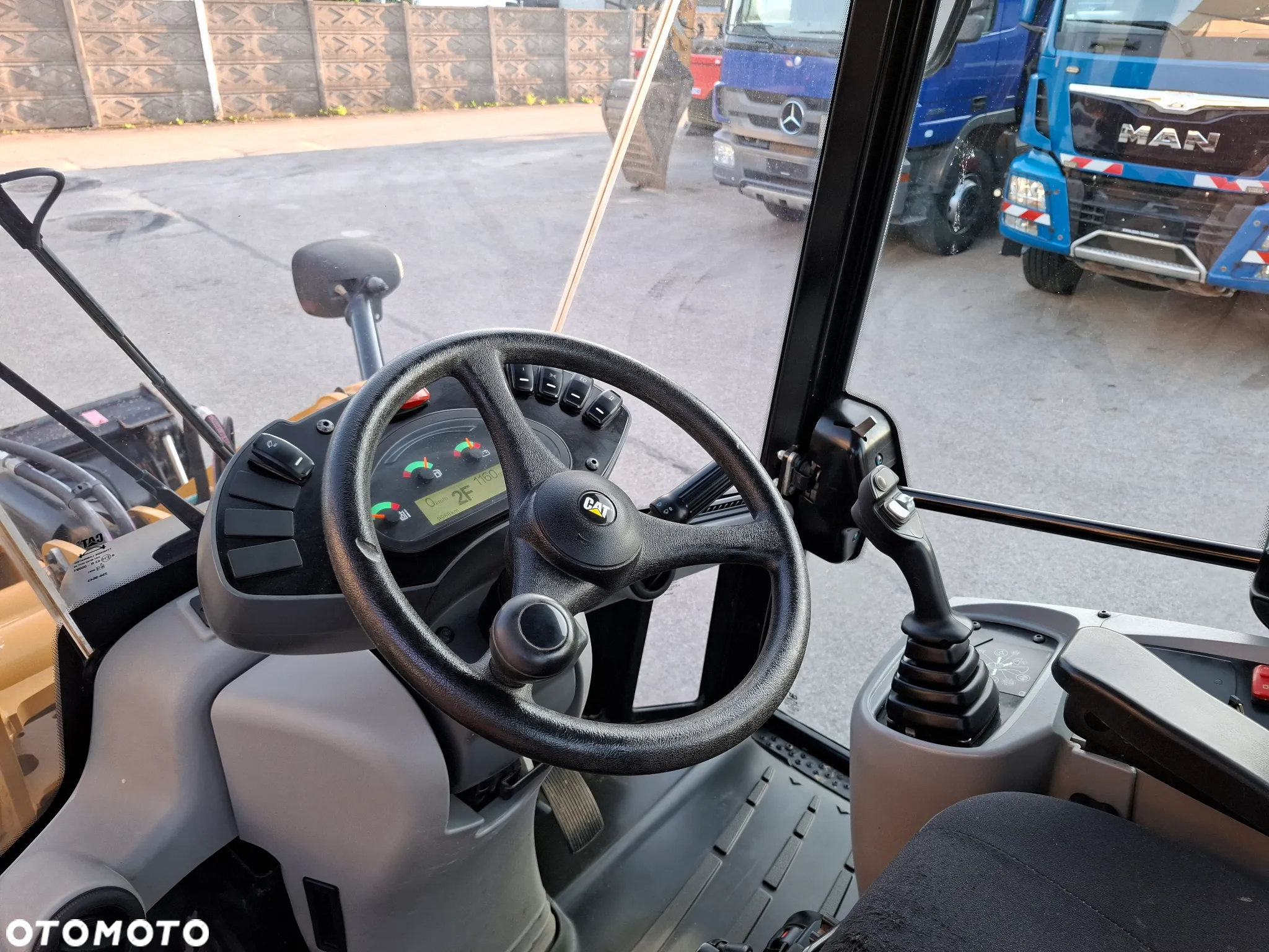 Caterpillar CAT 908 M - 24