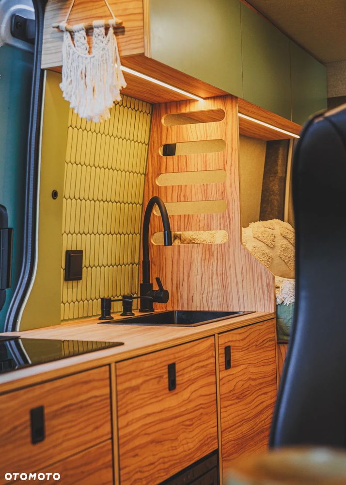 Volkswagen Crafter campervan - 2