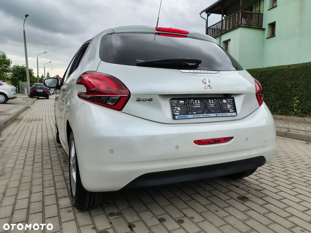 Peugeot 208 - 8