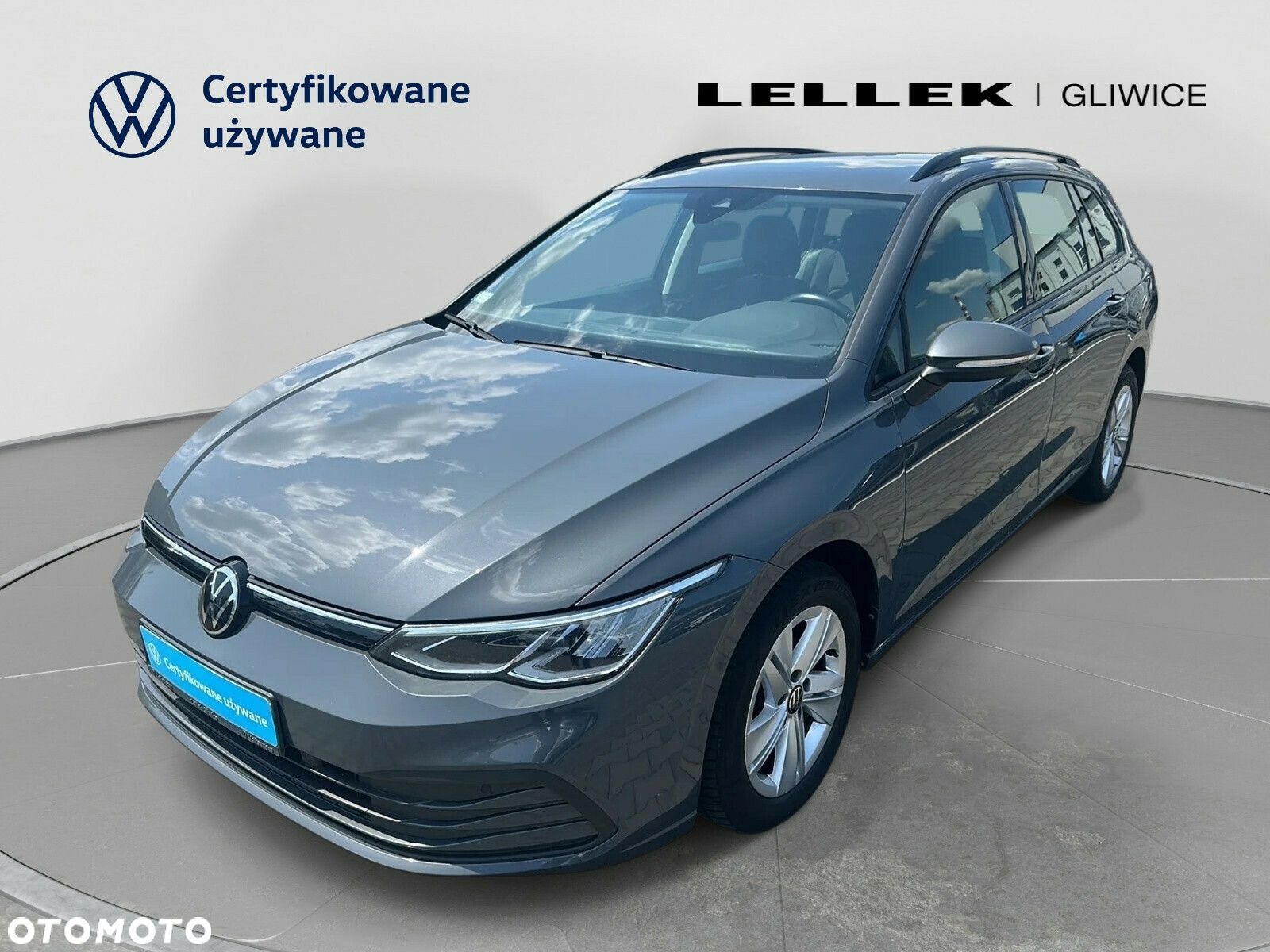 Volkswagen Golf - 1