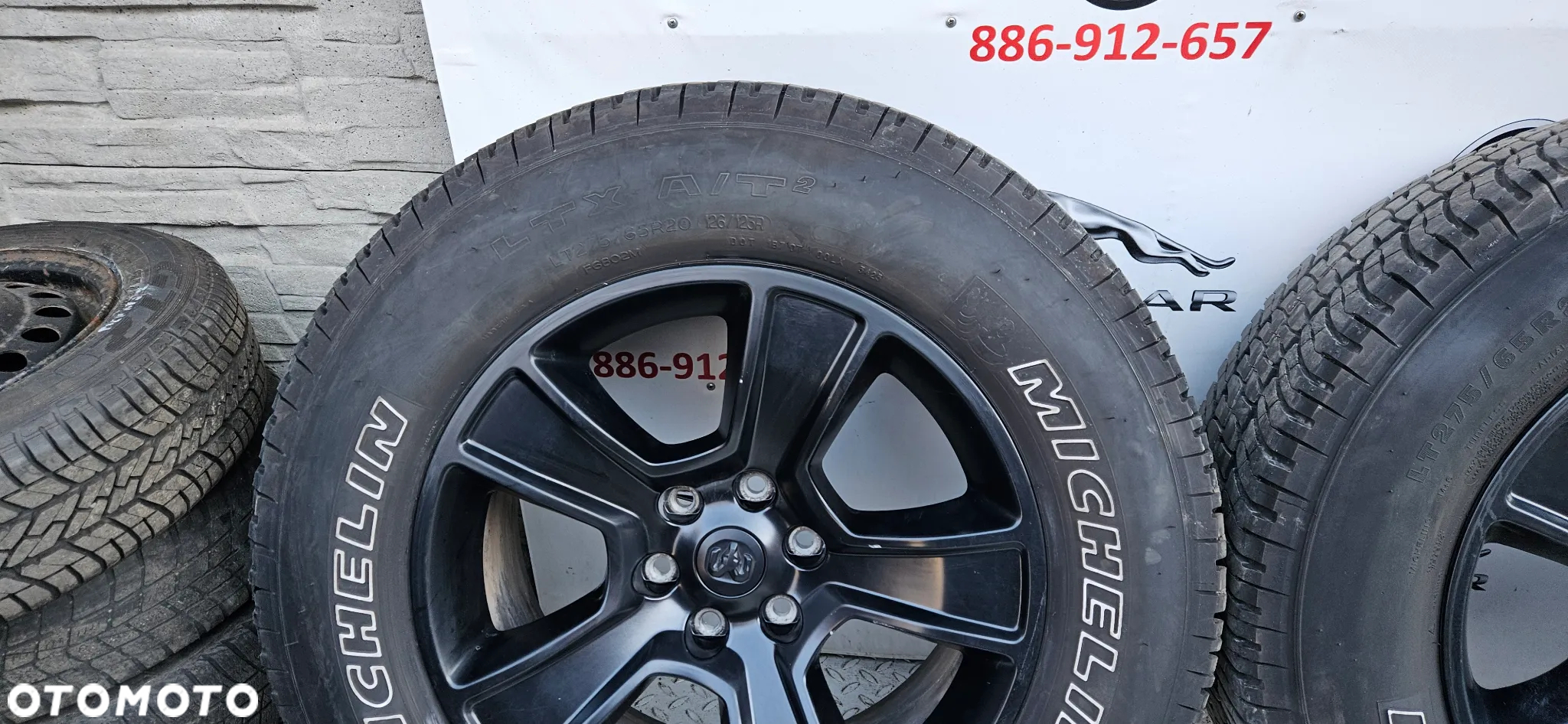 RAM 1500 V 5 2019-  Felgi aluminiowe Komplet felg Alufelgi 275/65/20 R20 20 Cali Felga 5YD55TRMAA 6x139.7 Opona bardzo ładna DOT 34/23 michelin - 3