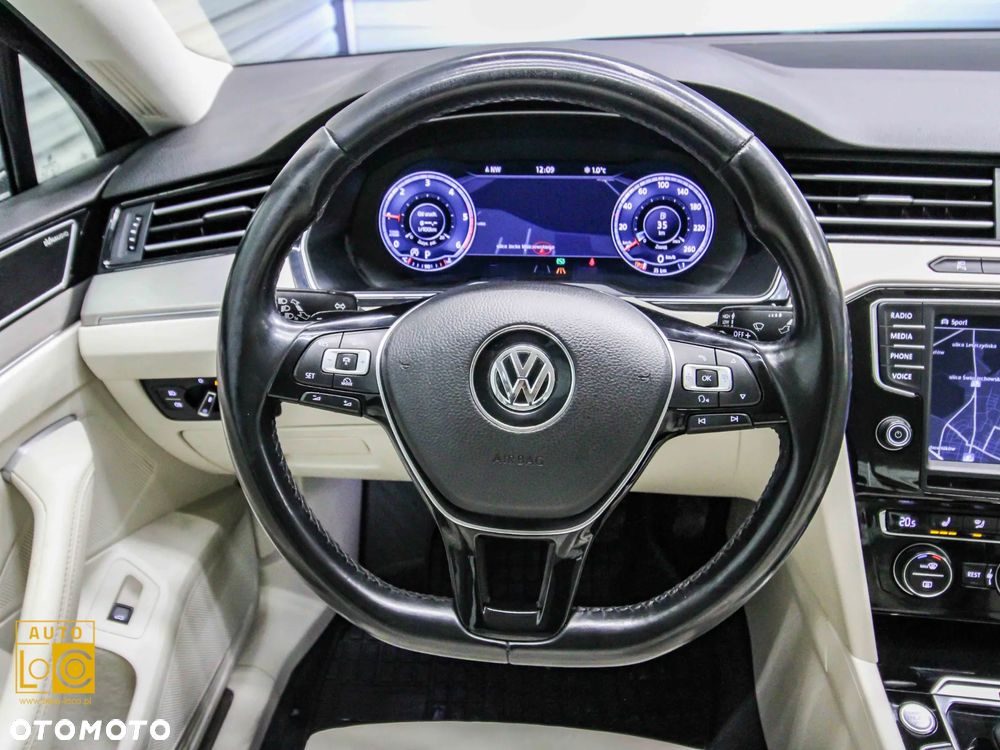 Volkswagen Passat - 30