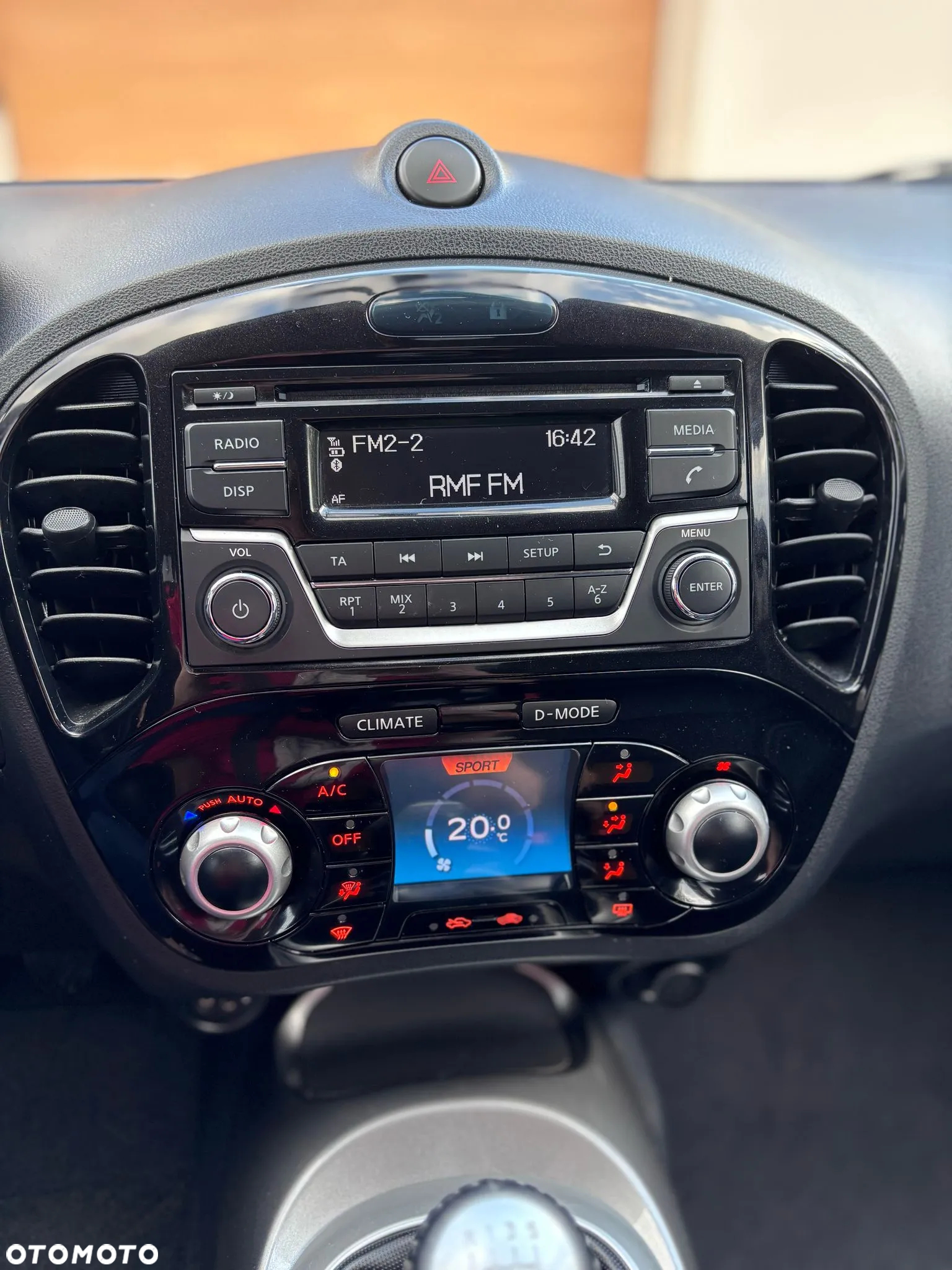 Nissan Juke 1.2 DIG-T N-Connecta EU6 - 16