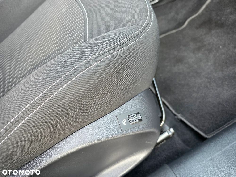 Peugeot 208 - 17