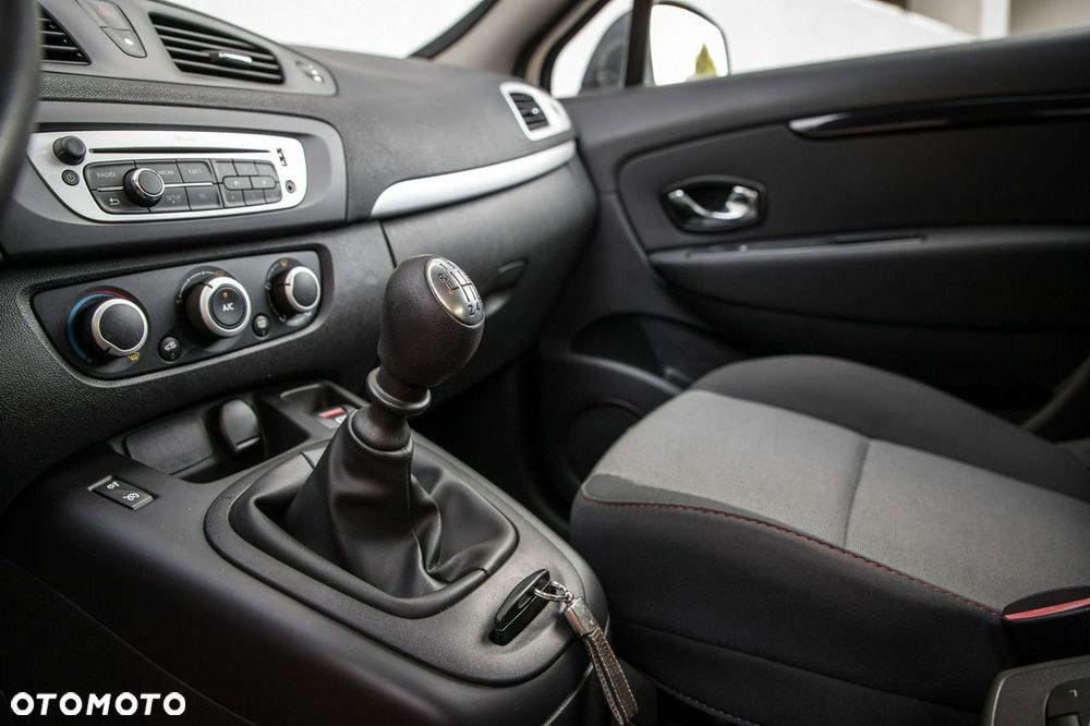 Renault Grand Scenic - 22
