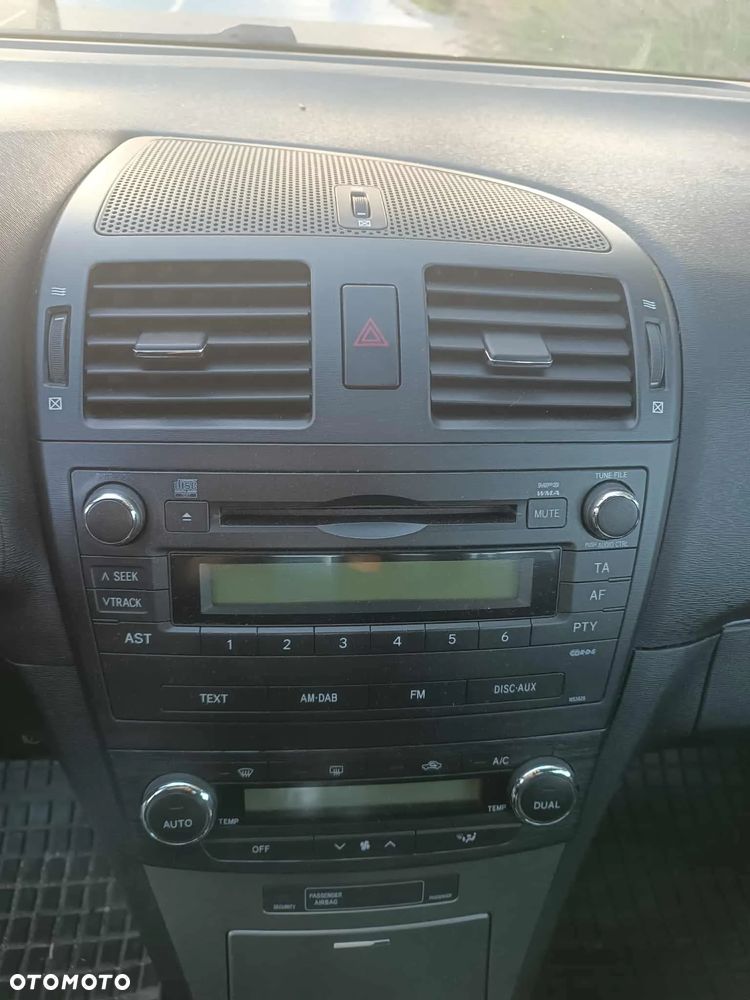 Toyota Avensis 2.0 D-4D Sol - 8