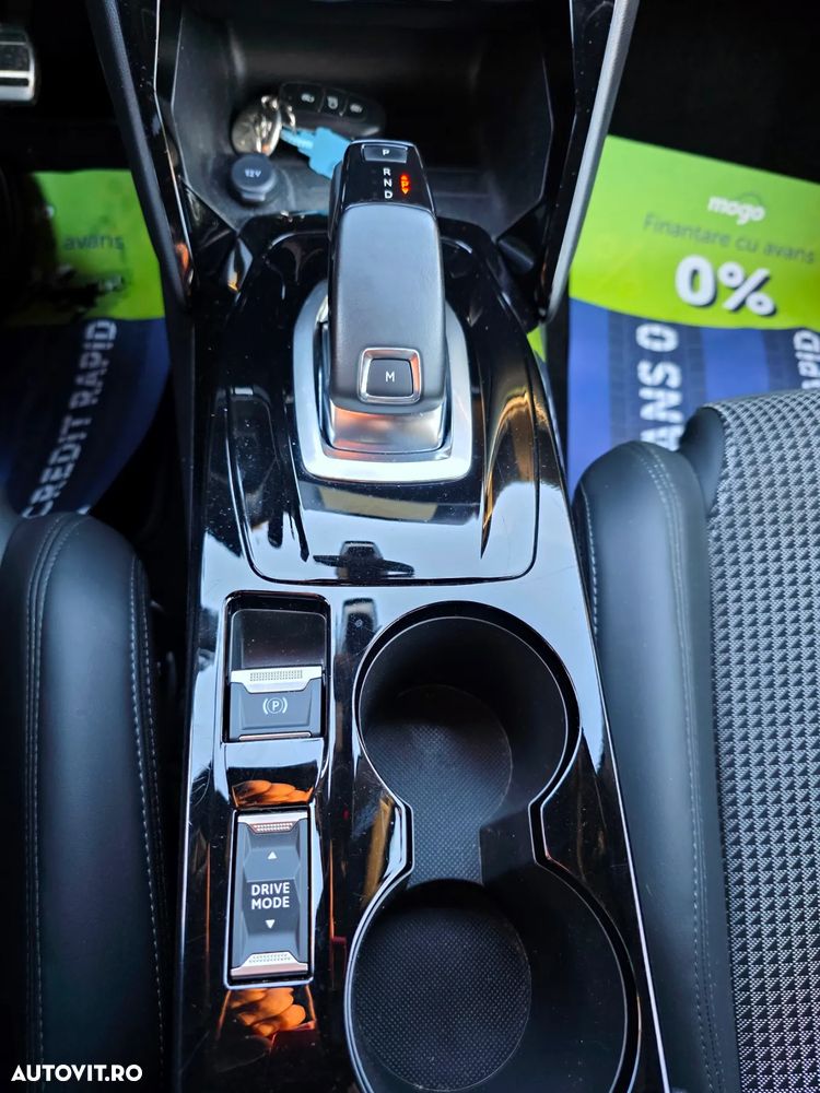 Peugeot 2008 PureTech 130 EAT8 GT Pack - 24