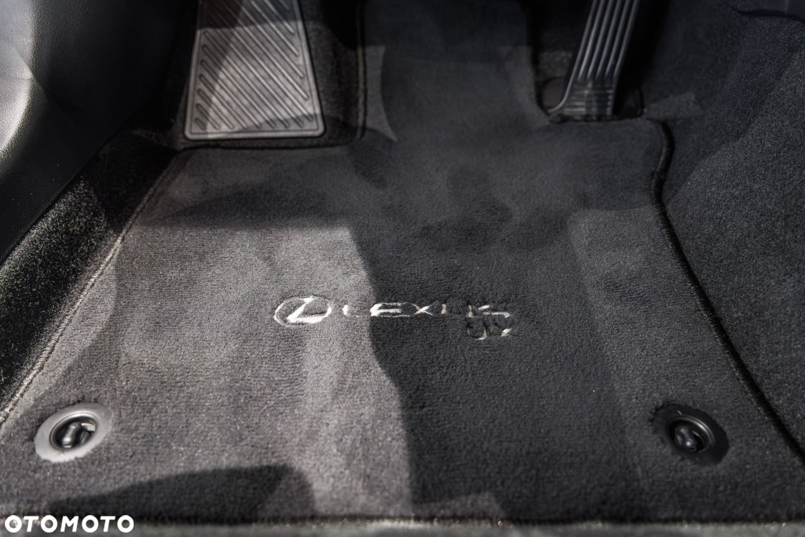 Lexus UX - 33