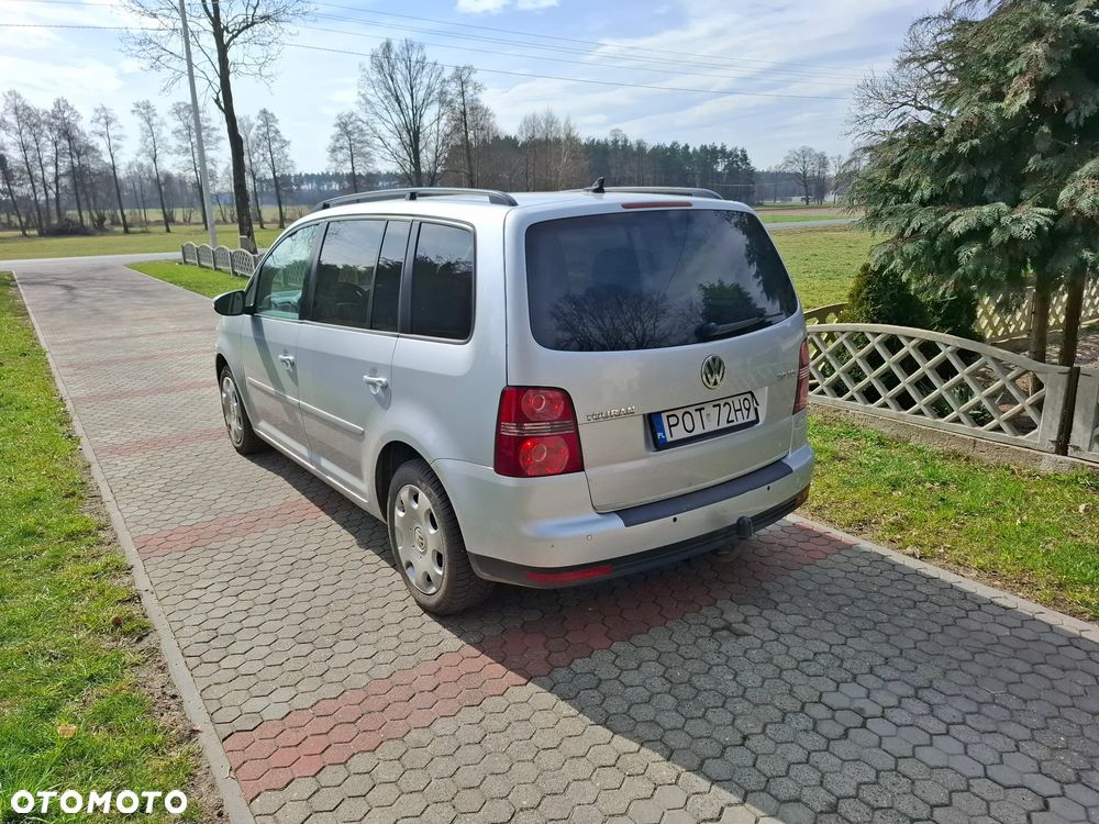Volkswagen Touran - 2