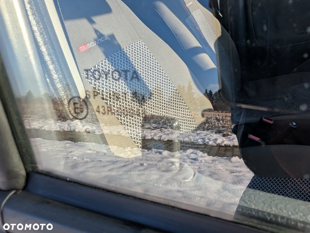 Toyota Yaris 1.3 - 27