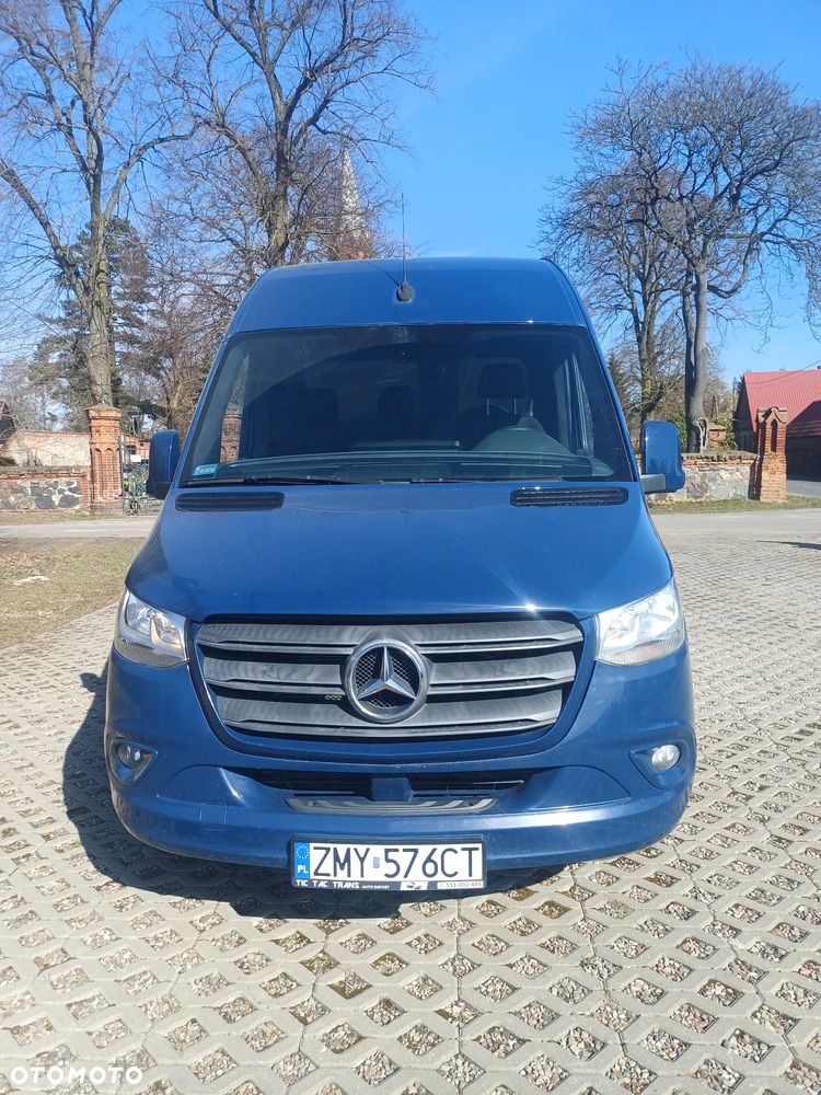 Mercedes-Benz 907 - 9