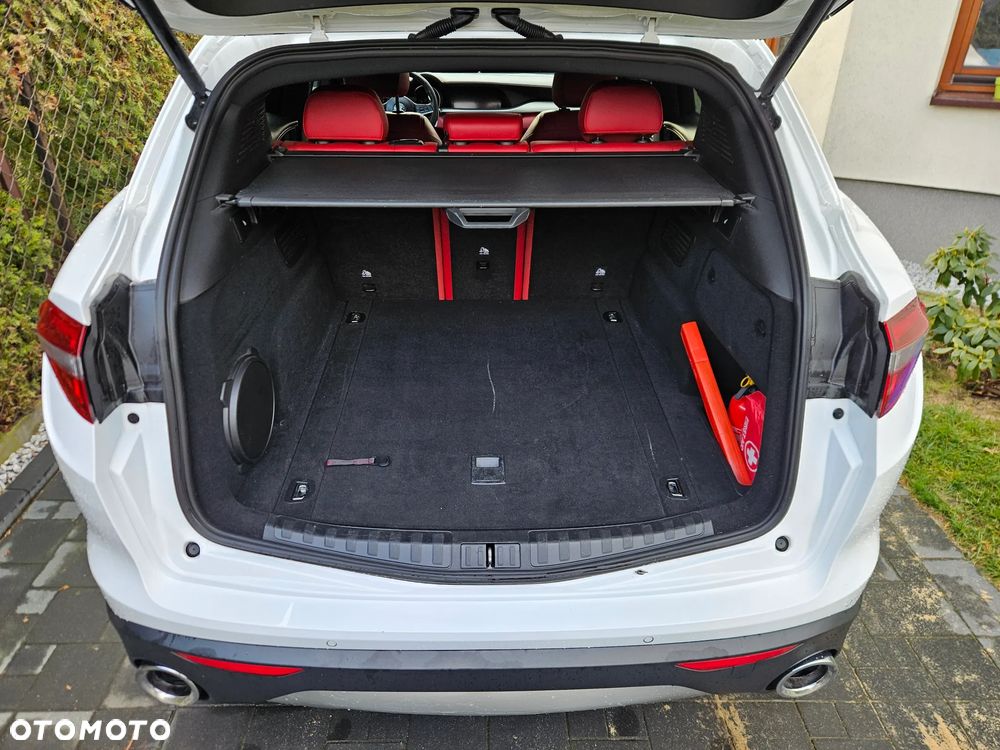 Alfa Romeo Stelvio 2.0 Turbo 16V AT8-Q4 Ti - 10