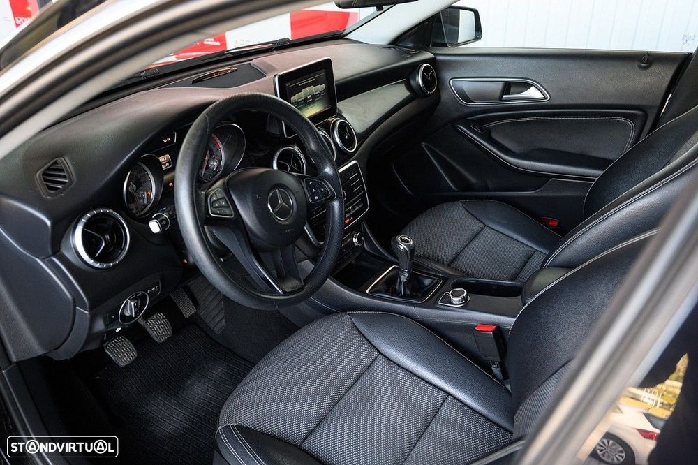 Mercedes-Benz CLA 180 d Shooting Brake Urban - 16