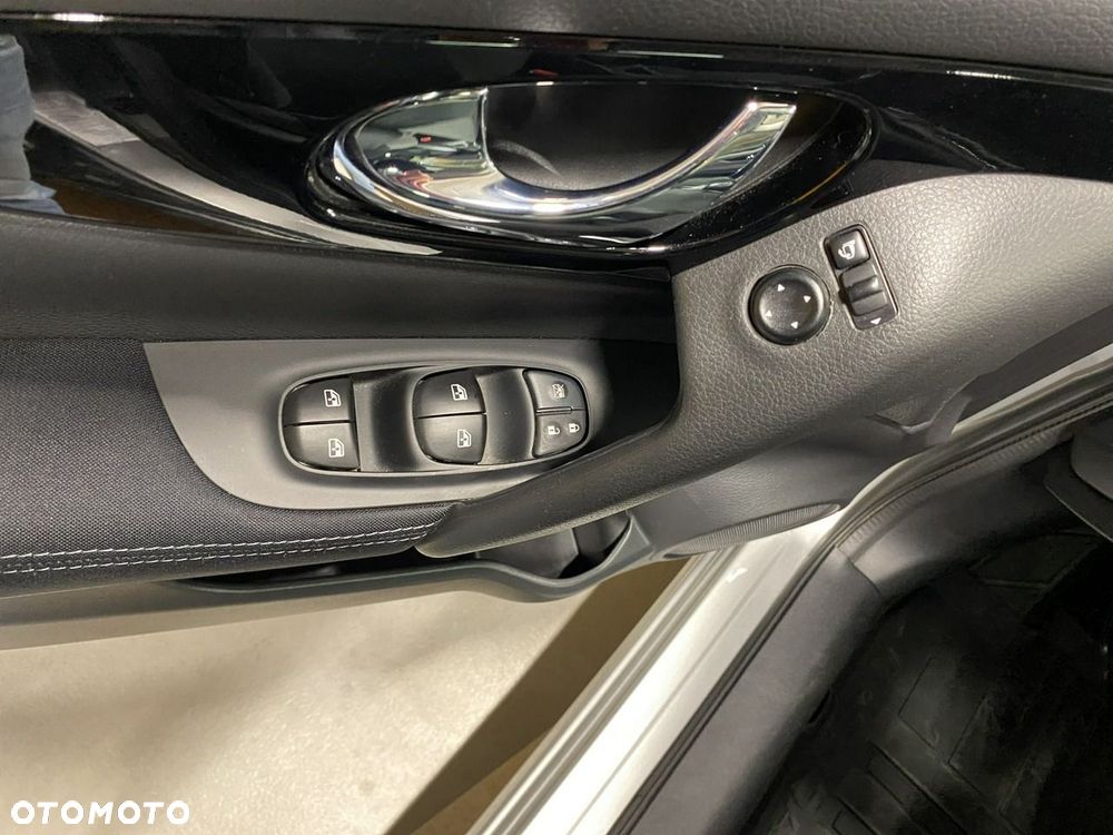 Nissan Qashqai 1.3 DIG-T N-Connecta - 35