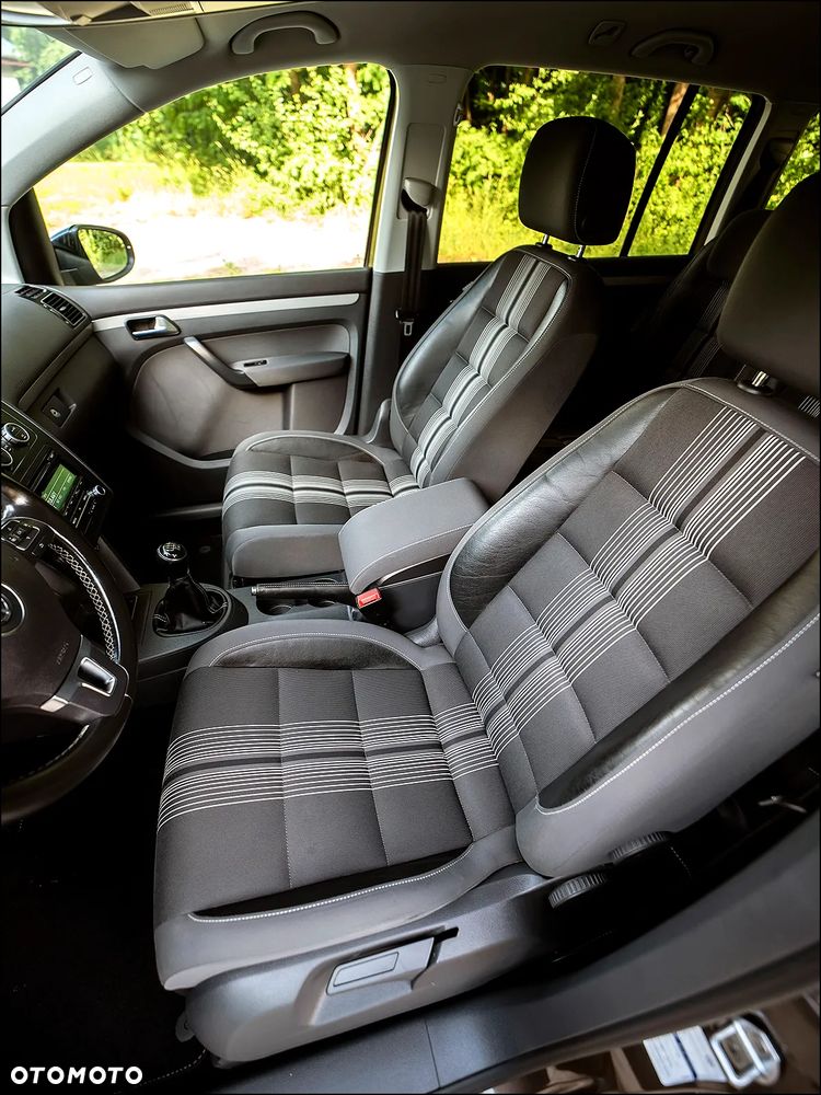 Volkswagen Touran - 32
