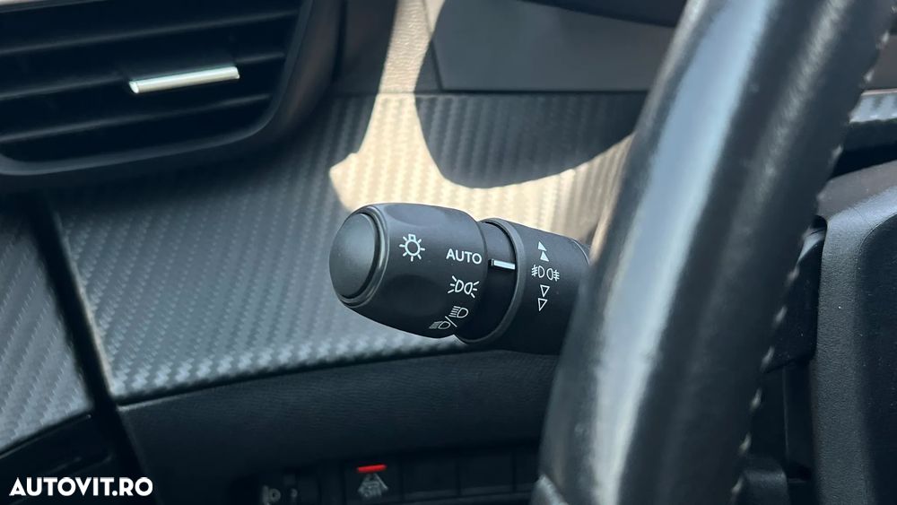 Peugeot 2008 PureTech 130 EAT8 Allure - 21