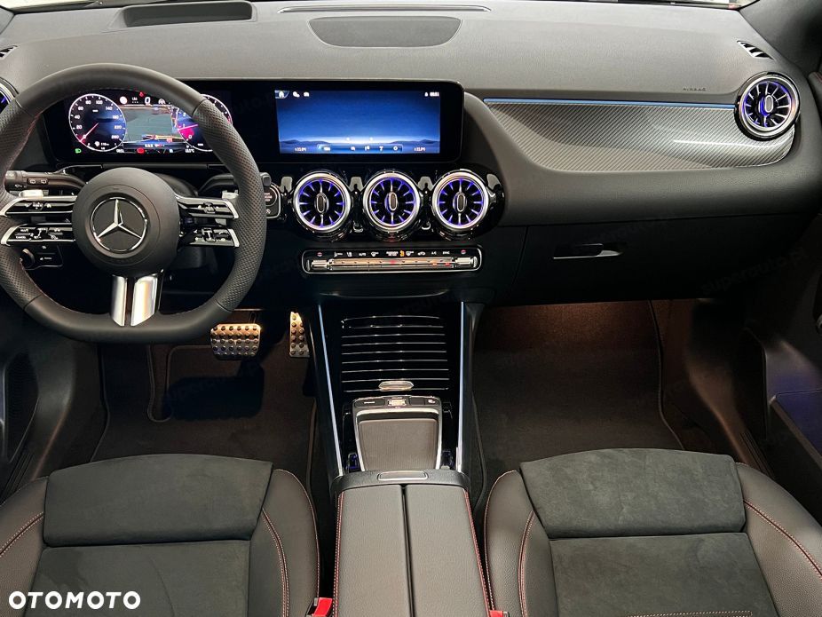 Mercedes-Benz GLA - 12