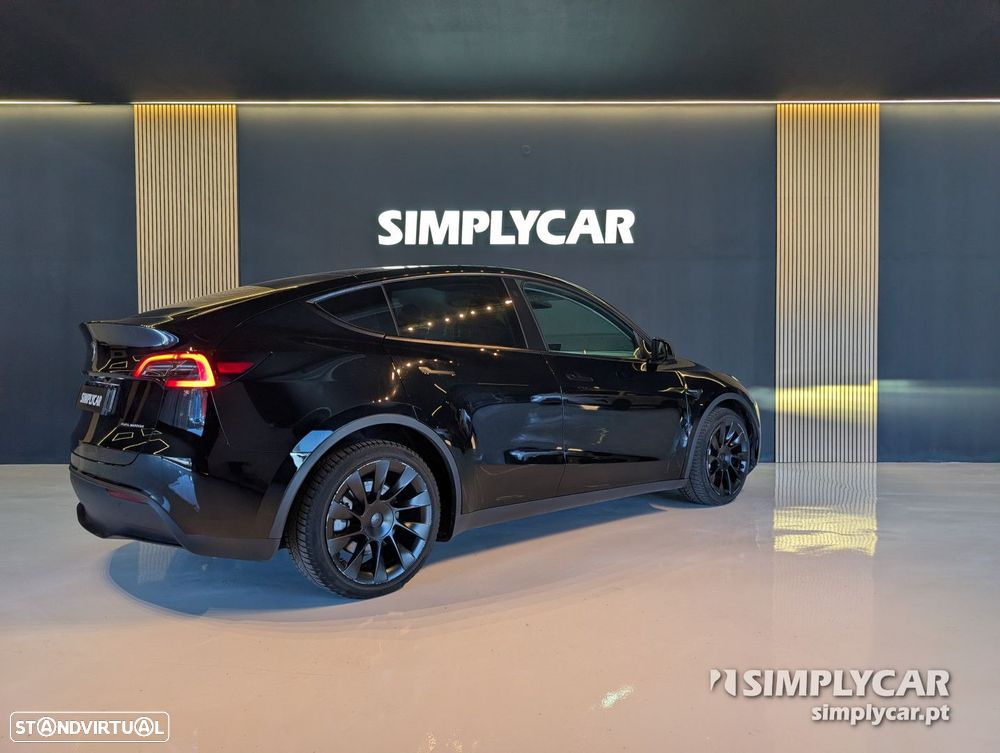 Tesla Model Y - 4