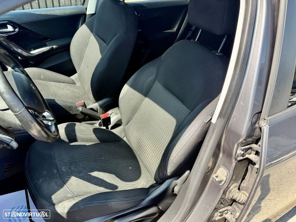 Peugeot 208 1.2 PureTech Style - 22