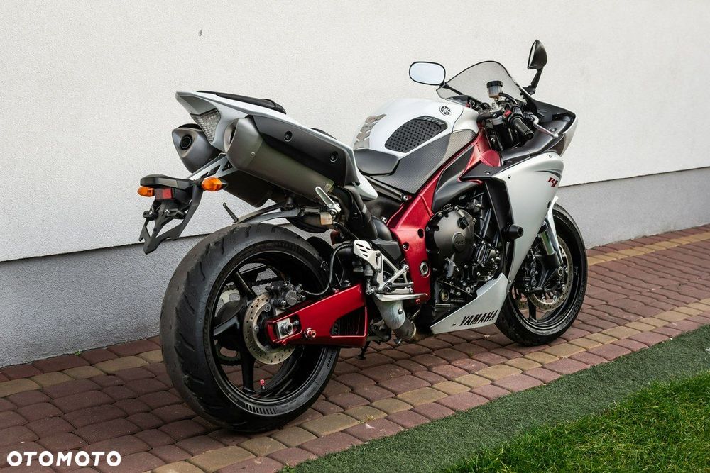 Yamaha R1 - 3